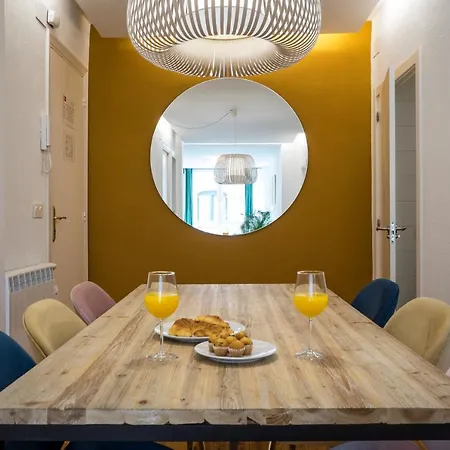 Usandizaga Apartment, Second Line Beach, Free Parking شقة