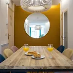 Usandizaga Apartment, Second Line Beach, Free Parking Apartment